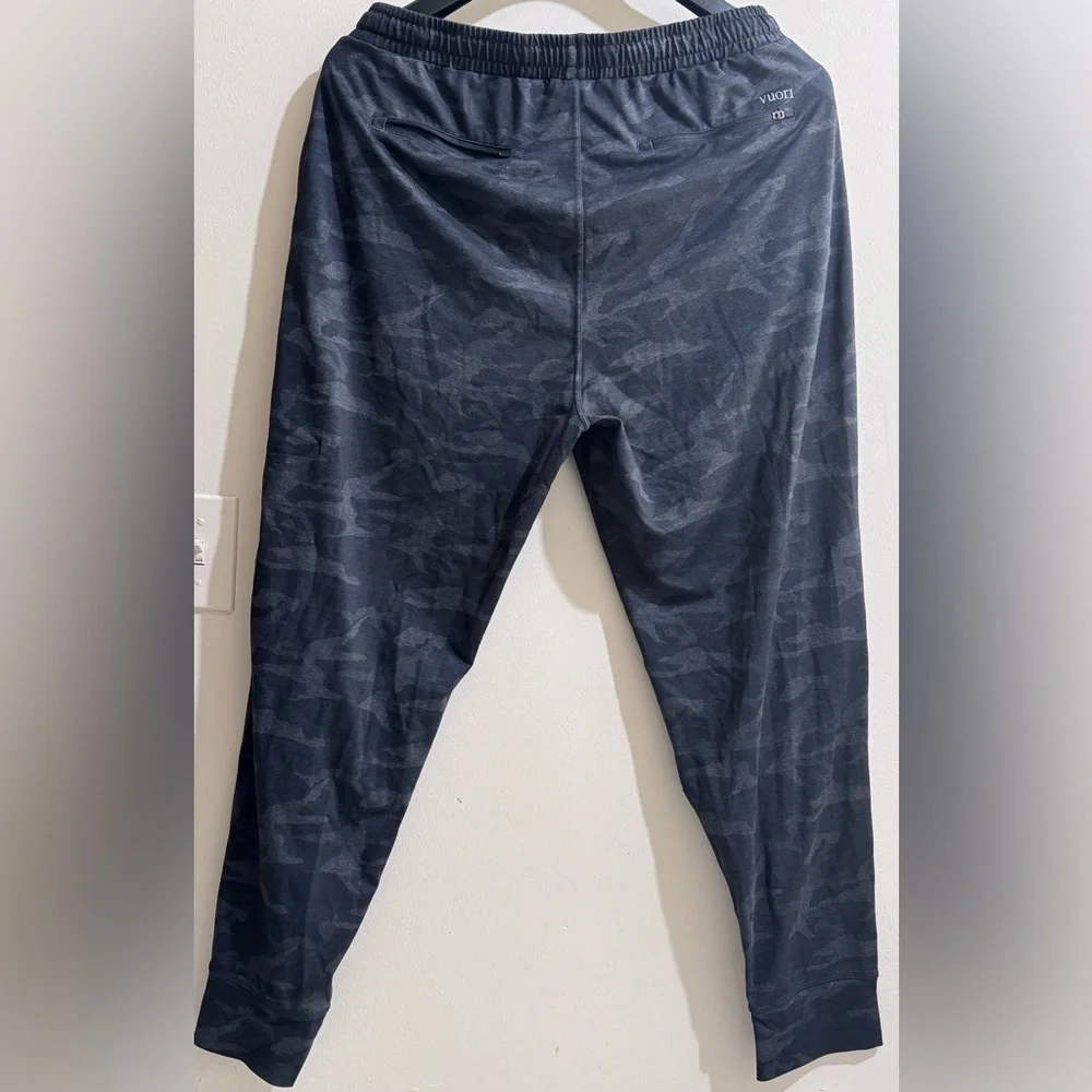Vuori Men's Dark Camo Joggers